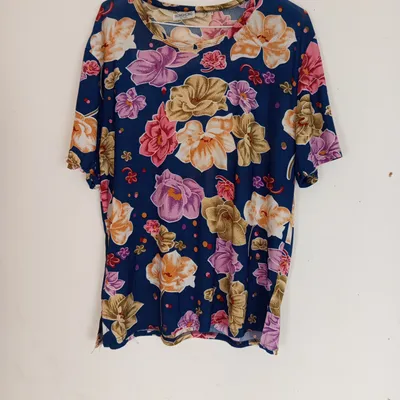 Tee-shirt fleurie taille XL